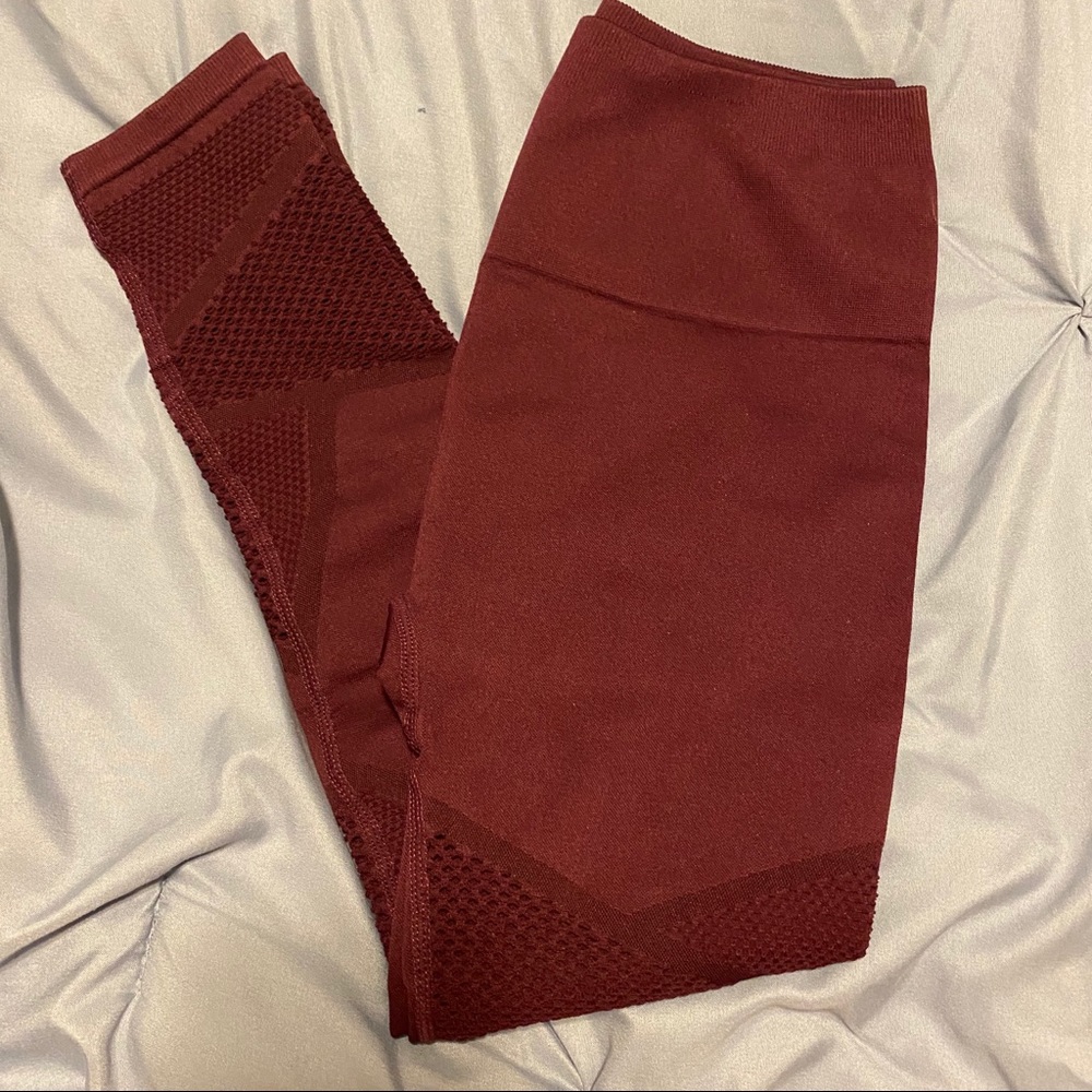 ❤️SOLD Maroon Fabletics seamless leggings 7/8 high
